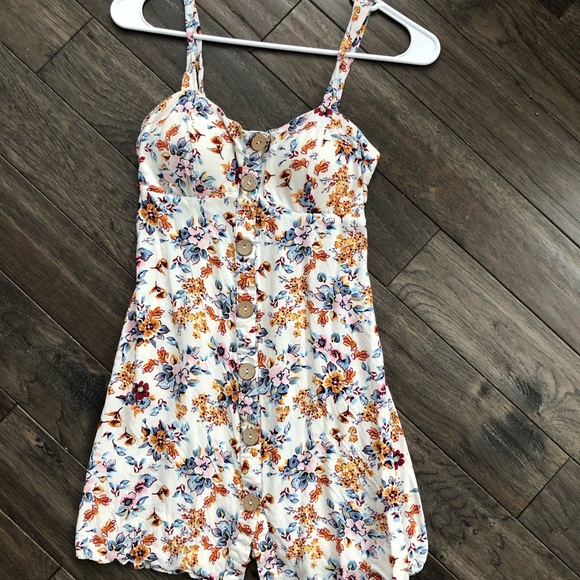 Cute short summer dress - Picture 1 of 1